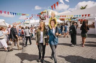 Entdecke den Teguise Markt mit unserem Premium Transport