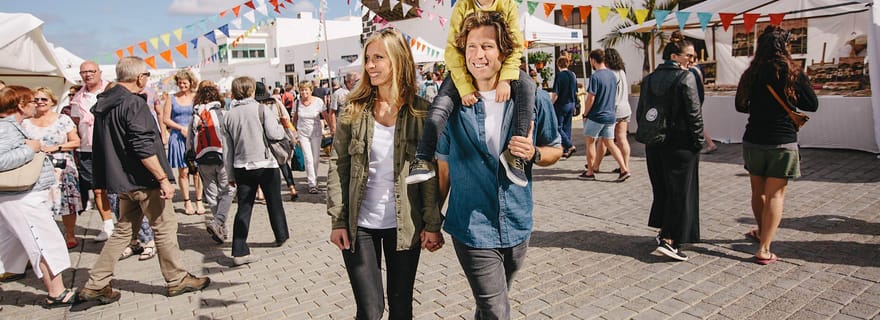 Découvrez le marché de Teguise avec notre transport Premium