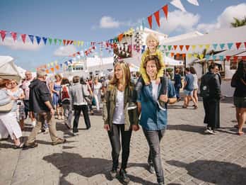 Découvrez le marché de Teguise avec notre transport Premium