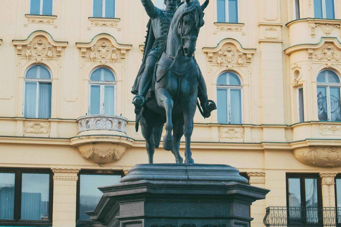 Zagreb: The Heart of Croatia - Medvedgrad - Private tour - Zagreb: The Heart of Croatia - Medvedgrad - Private tour