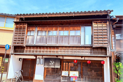 Kanazawa: Samurai, Castle & Geisha Private Bus Tour