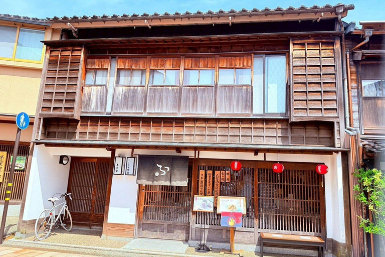 Kanazawa: Samurai, Castle & Geisha Private Bus Tour