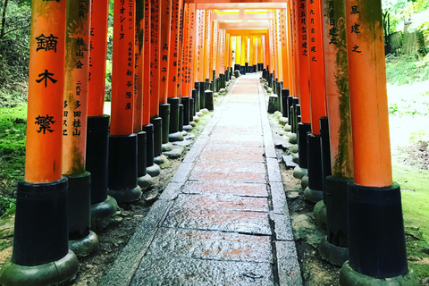 Insidan av Fushimi Inari - utforskning och lunch med lokalbefolkningen