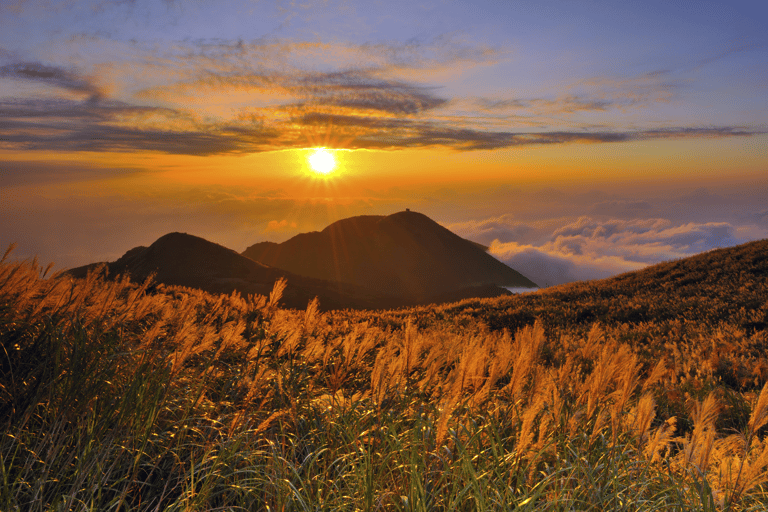 Vanuit Taipei: Yangmingshan, Yehliu, Jiufen, Shifen DagtourVanuit Taipei: Yangmingshan, Yehliu, 1000 Lake Island, Jiufen