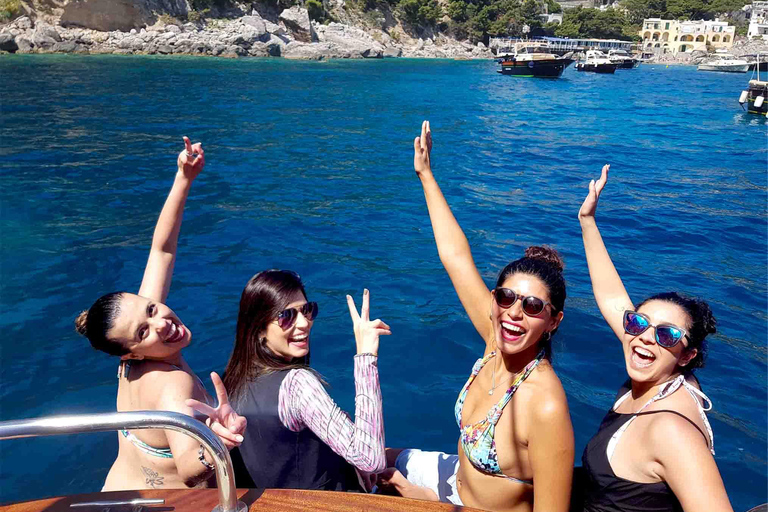 De Sorrente: excursion en bateau en petit groupe à Positano et sur la côte amalfitaine