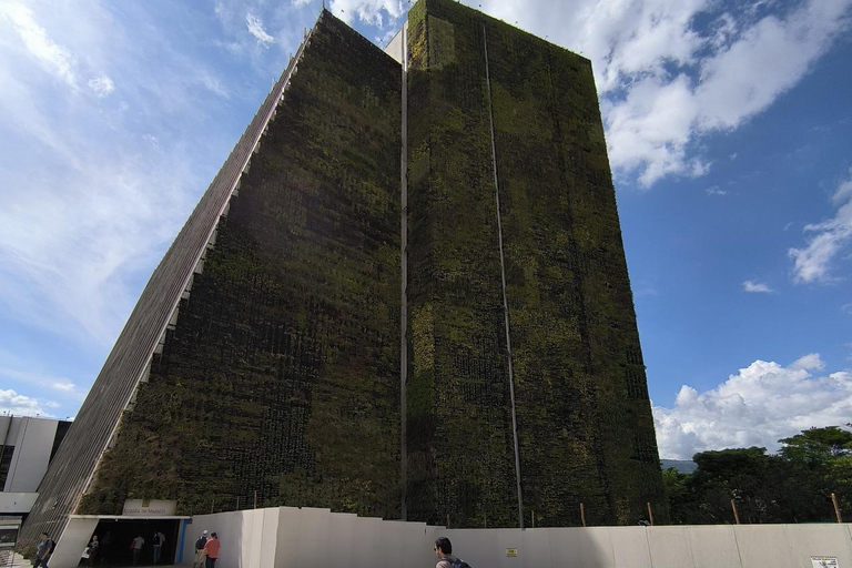 Medellín Through Time – City Sightseeing Tour | Subway, Metrocable, and Historic Center