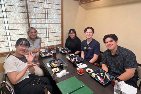 Tokyo: Tour privato della città a Tsukiji guidato dalla guida di uno studente universitario