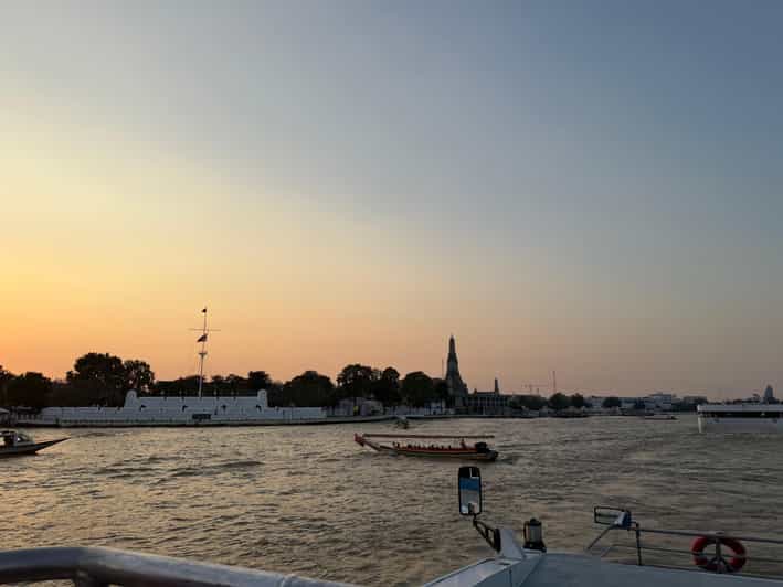 Bangkok: Banglamphu 12+ Street Food a Riverside s lodí