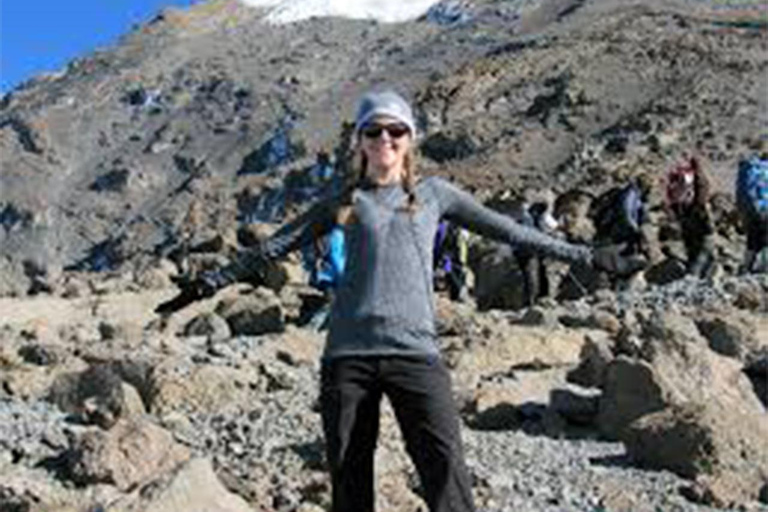 6 أيام في كليمنجارو للمشي لمسافات طويلة على طريق مارانغو، قمة أوهورو