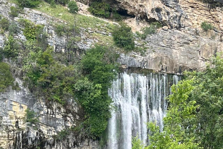 Berat: Tomorri Castle and Lakes of Dardha Day Trip