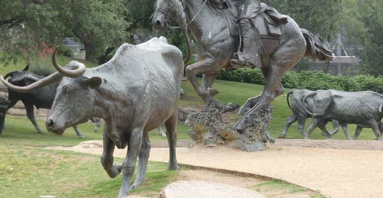 Dallas: Sinister Strolls True Crime Walking Tour photo 2