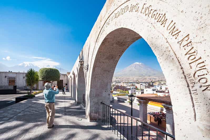 Tour de día completo en privado por Arequipa con servicio de recogida