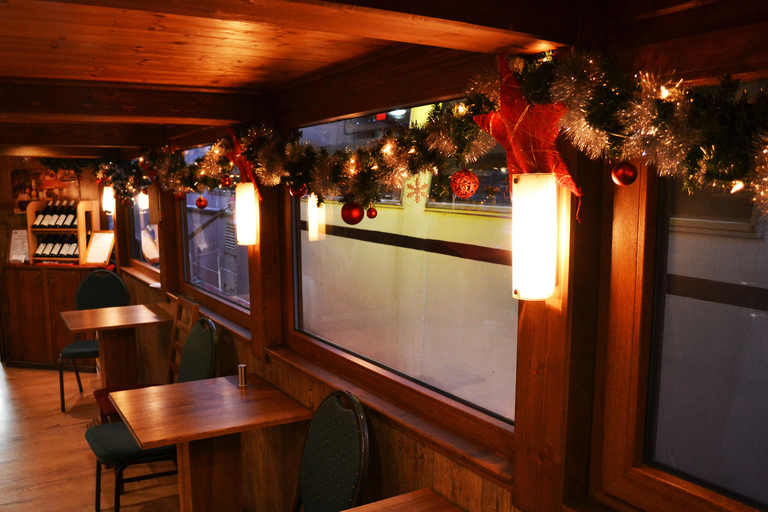 Prague: Advent Boat Cruise with Sweets and Hot Drinks