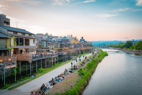Kyoto Bus Tour: Fushimi, Kiyomizu, Kinkaku-ji & Arashiyama