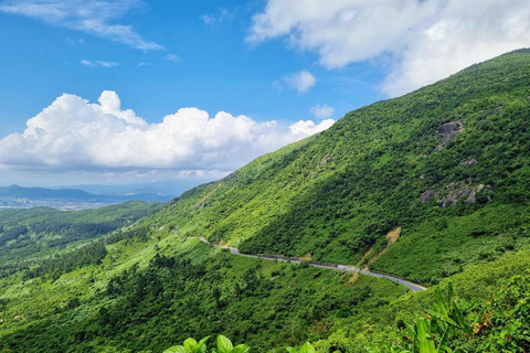 De Hue à Hoi An en passant par le col de Hai Van et le cimetière d&#039;An Bang en voiture