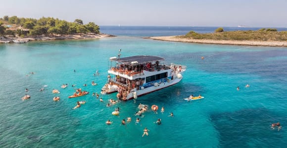 Split: Blaue Lagune, 3 Inseln, All-Inclusive-Bootsfahrt mit Mittagessen