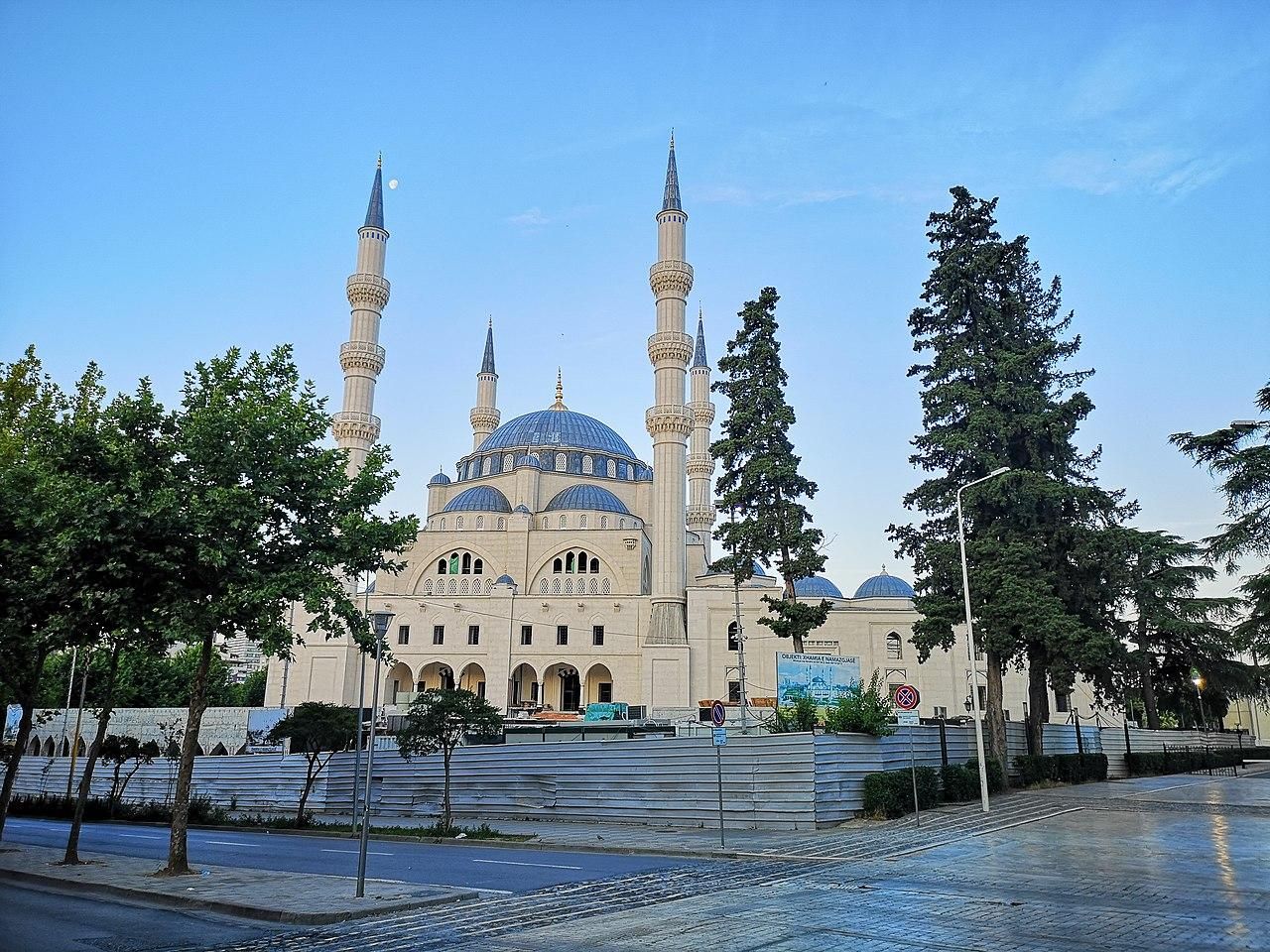 Tirana: 2 Stunden geführte Sightseeingtour mit versteckten Schätzen