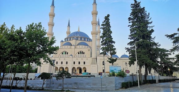 Tirana: 2 Stunden geführte Sightseeingtour mit versteckten Schätzen