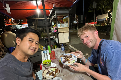 Jakarta: avondwandeltour met snacks en dinerJakarta: nachtelijke wandeltour met snacks en diner