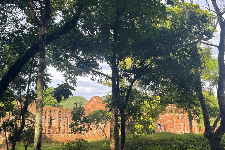 Hoi An: My Son Sanctuary Guided Tour with Lunch & Boat Trip Hoi an : My Son Sanctuary Guided tour. Lunch. boat trip