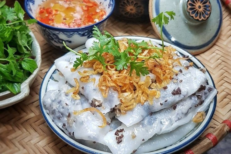 Hanoi Street Food Tour: Female Riders Motorbike & Sunset Priavte tour with female riders