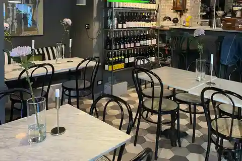 Una vera e propria degustazione di vino e cibo a Palermo