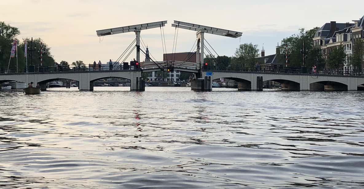 Afbeelding 13 van Amsterdam: Grachtenrondvaart voor kleine groepen incl. drankjes en snacks