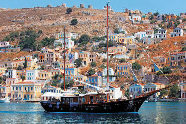 Desde Rodas: Excursión de un día a la isla de Symi y el monasterio de Panormitis