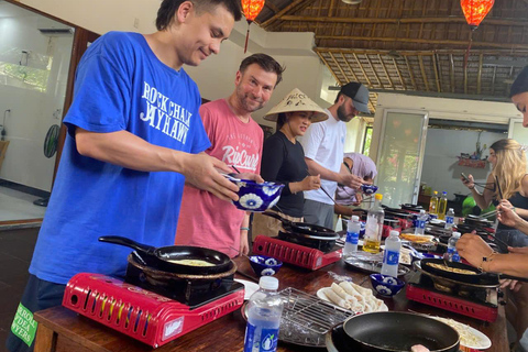 Tour del mercato, giro in barca a cesto e lezione di cucina con HangcoconutCompletamente funzionante