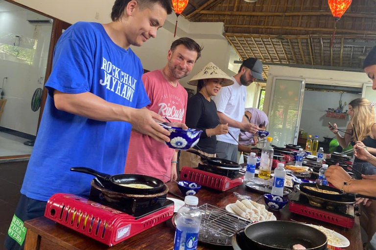 Tour del mercato, giro in barca a cesto e lezione di cucina con HangcoconutCompletamente funzionante