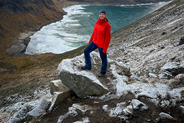 Reine: Winter Snowshoe Hike to Ryten – With Local Guide