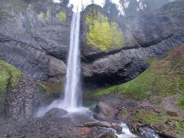 Visit Columbia River Gorge Half-Day Small-Group Hiking Tour in Willamette Valley, Oregon
