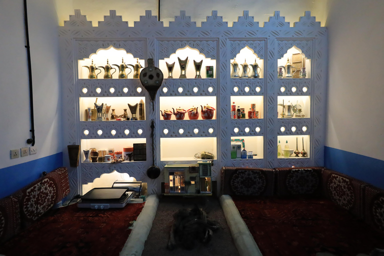 Riade: experimenta a vida saudita durante a década de 1970 com almoçoTour of the house with a meal ( 6 Person )