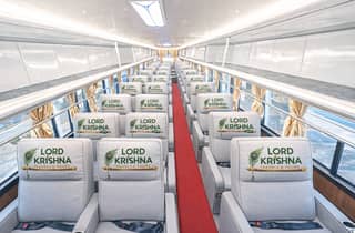 Fahrt im Touristenbus zwischen Kathmandu und Lumbini (VIP-Sofa)