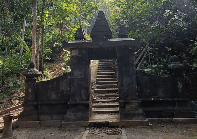 Selogriyo Temple & Java Rice Terrace Trek With Ticket