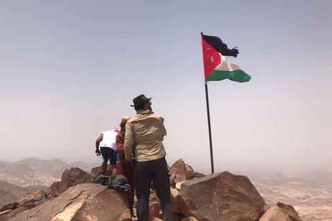 Wadi Rum: Full Day Hiking Tour to Burdah Arch with Lunch