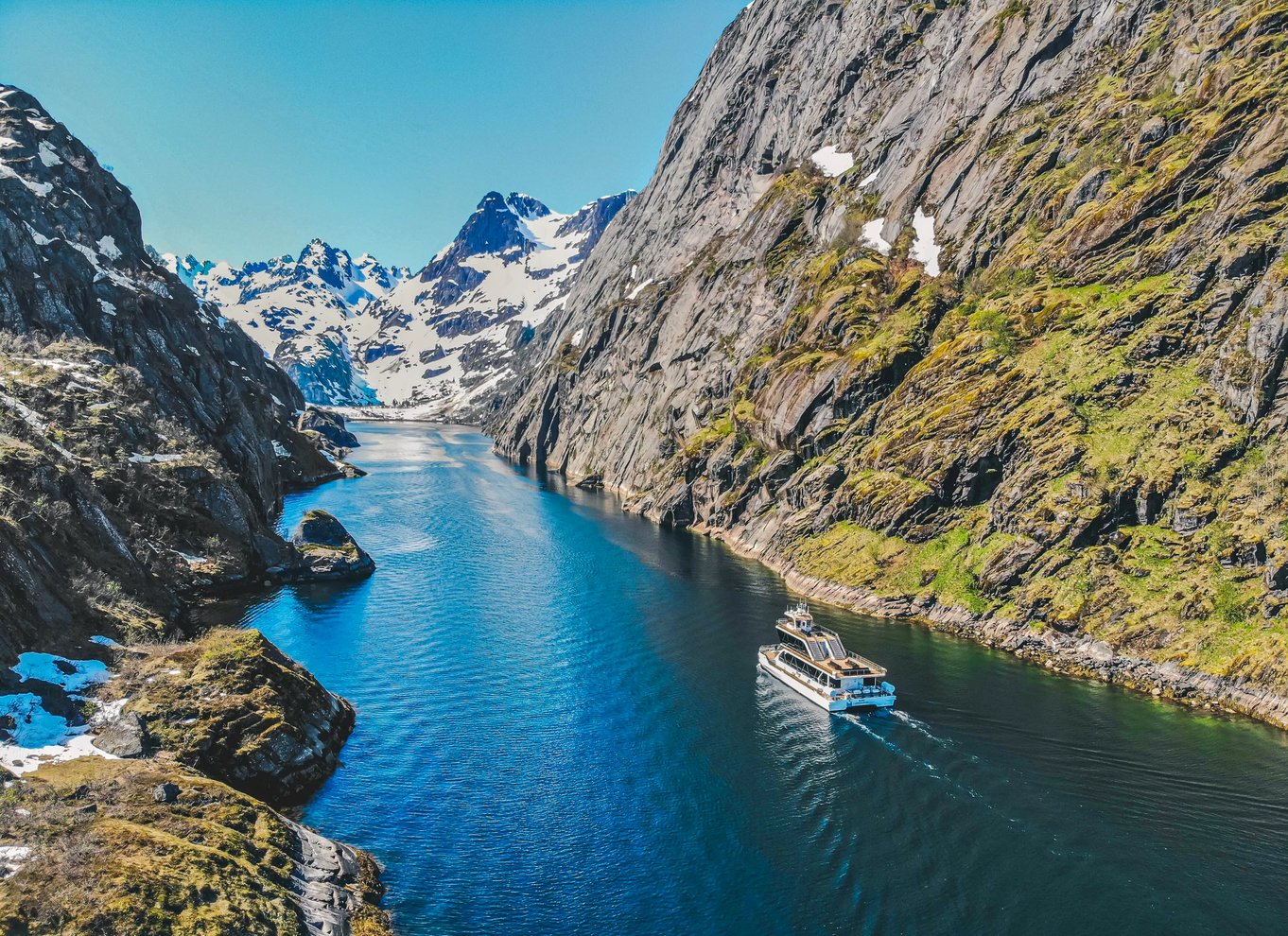 Fra Svolvær: Lofoten Silent Trollfjord Cruise