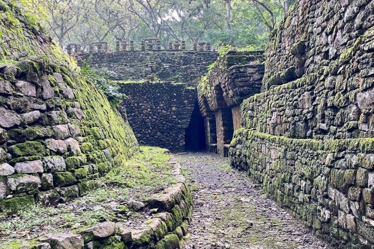 Sítios arqueológicos e selva de Bonampak e Yaxchilan