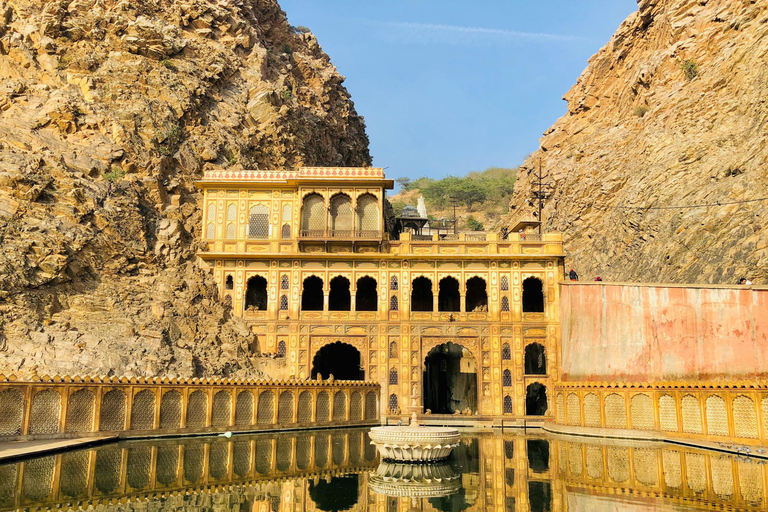 Jaipur: Private Full-Day City Tour with Female Guide City Tour with Guide, Car, Entrance Fees and Lunch