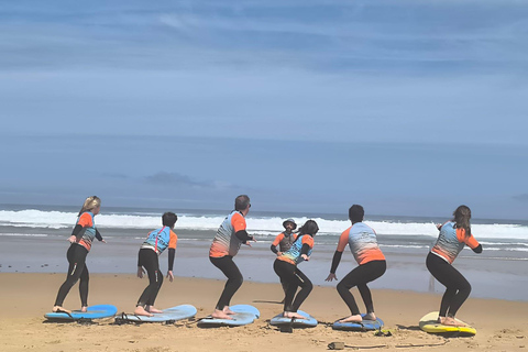 Algarve : cours de surf en petit groupe avec instructeurAlgarve : cours de surf en petit groupe avec un instructeur