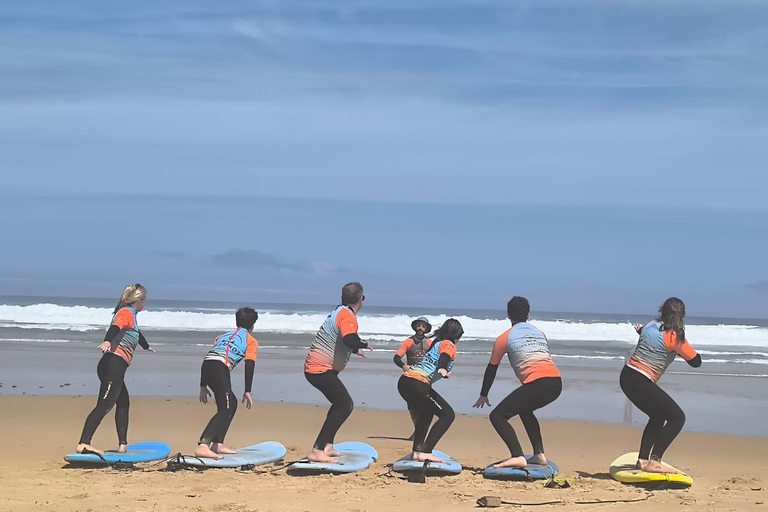 Algarve : cours de surf en petit groupe avec instructeurAlgarve : cours de surf en petit groupe avec un instructeur