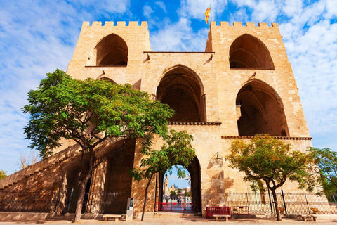 Valencia: Serranos Towers Guided Tour with Fast Track Entry
