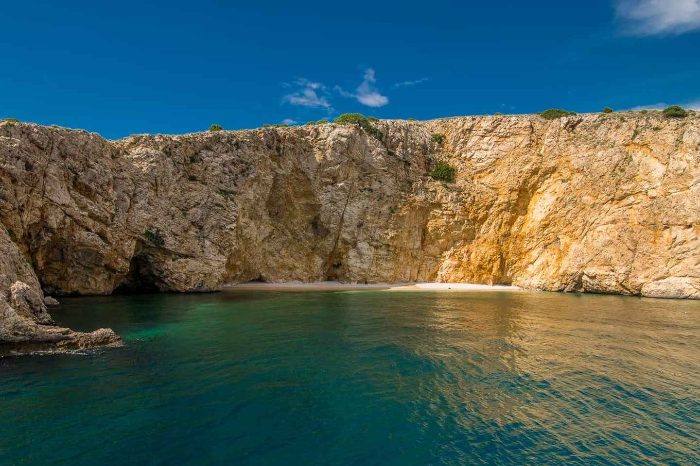 Krk: Golden Beach and Blue Cave Cruise with Welcome Drink