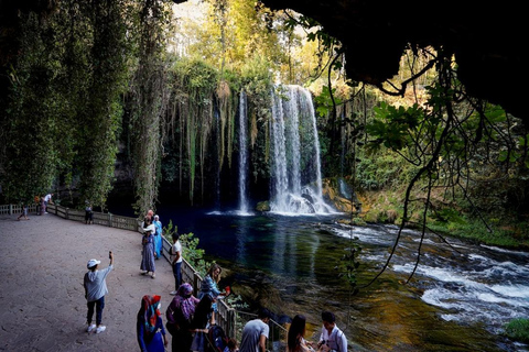 Antalya : Visite guidée de la ville avec billets pour les chutes d'eau et déjeuner.Tour en bateau