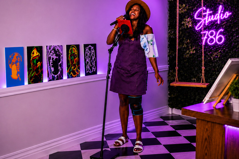 Houston: Candle-Making and Karaoke Experience