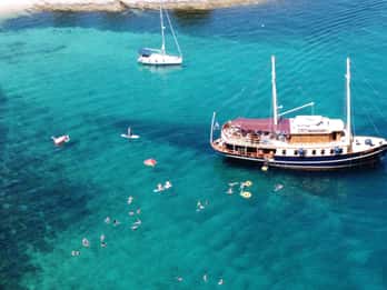 Split: All inclusive Brač & Šolta Island Swimming Cruise