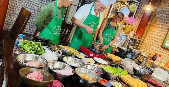 Hanoi: Cooking Class with Market Tour and Pickup
