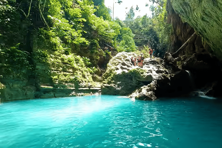 Cebu: Tour di gruppo di Oslob Whaleshark e Canyoneering con pranzo