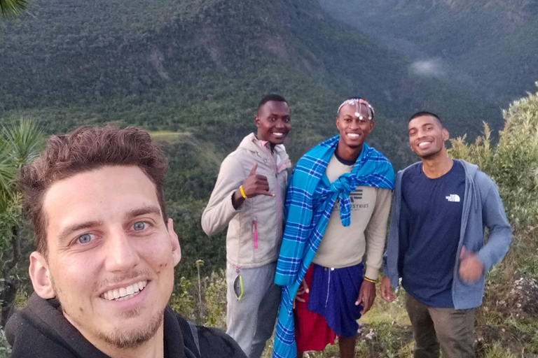 EXPERIÊNCIA MAASAI NO MT SUSWAPASSEIO AO MT SUSWA MAASAI