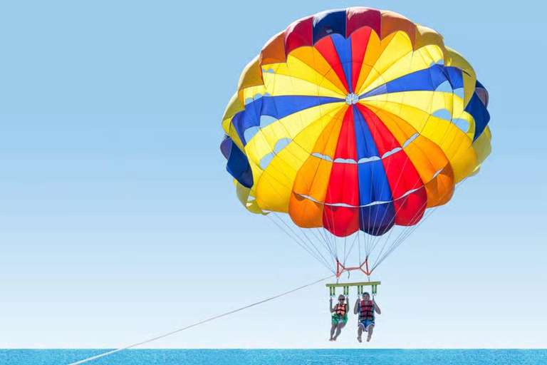 Muscat: Parasailing Adventure over the Sea of Oman Muscat: Parasailing Adventure From Marina Bandar Al Rowdha